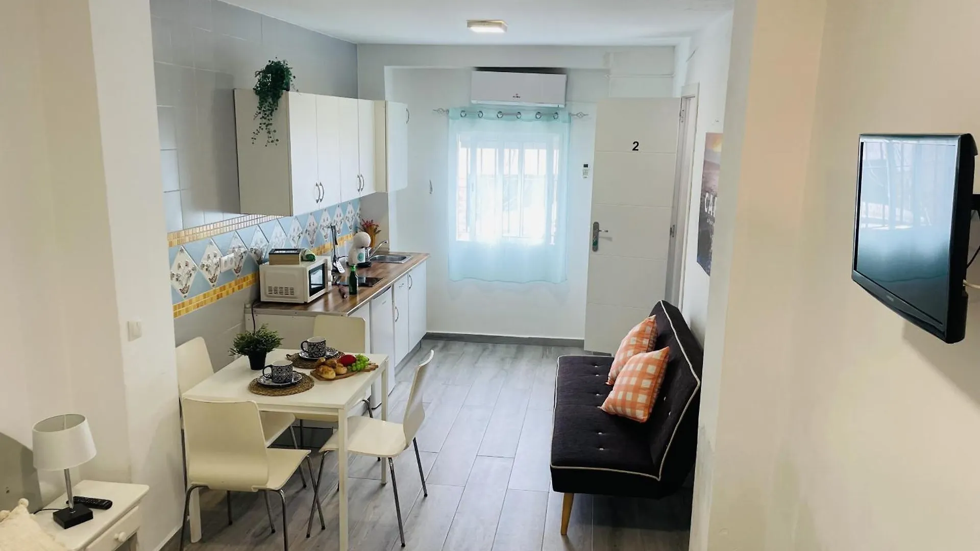 Estudio Jimena Carabeo En El Centro De Nerja Španělsko